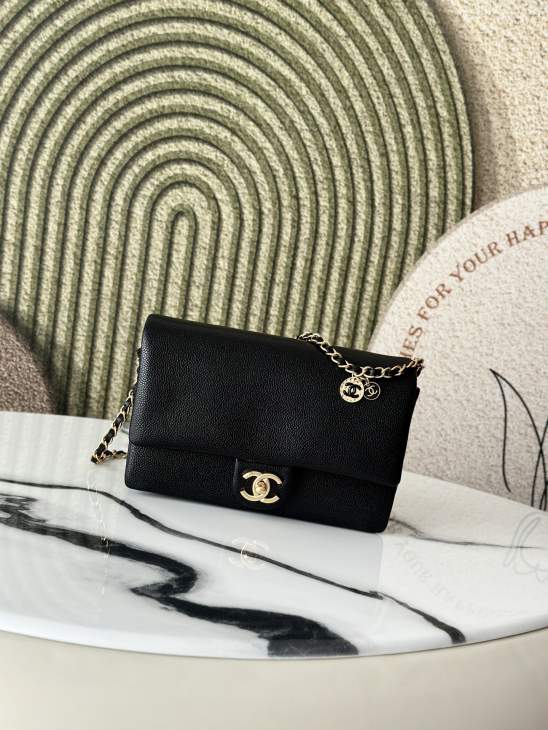 Picture of Chanel Handbags _SKUfw239878175fw
